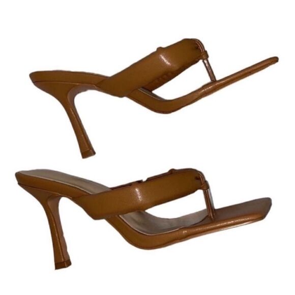 PrettyLittleThing Padded Brown Square Mouth Thong
Sandals(Size 5) - Picture 7 of 10